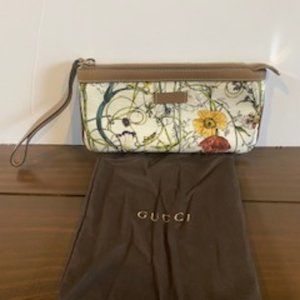 Gucci Infinity Flora print canvas wristlet